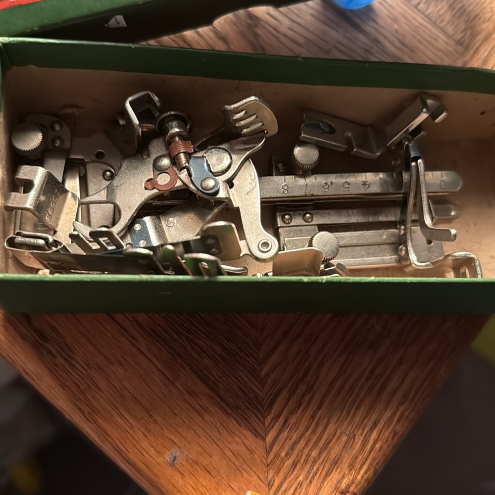 Singer Green Accessory Box - Picture 2 of 2